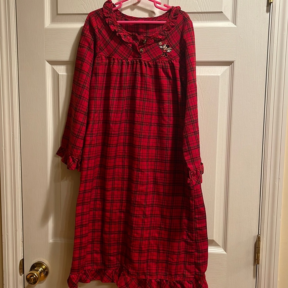 Disney Minnie Mouse medium long sleeve red black ruffle plaid nightgown
